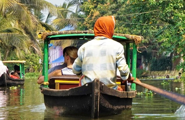 Canoe Boats
